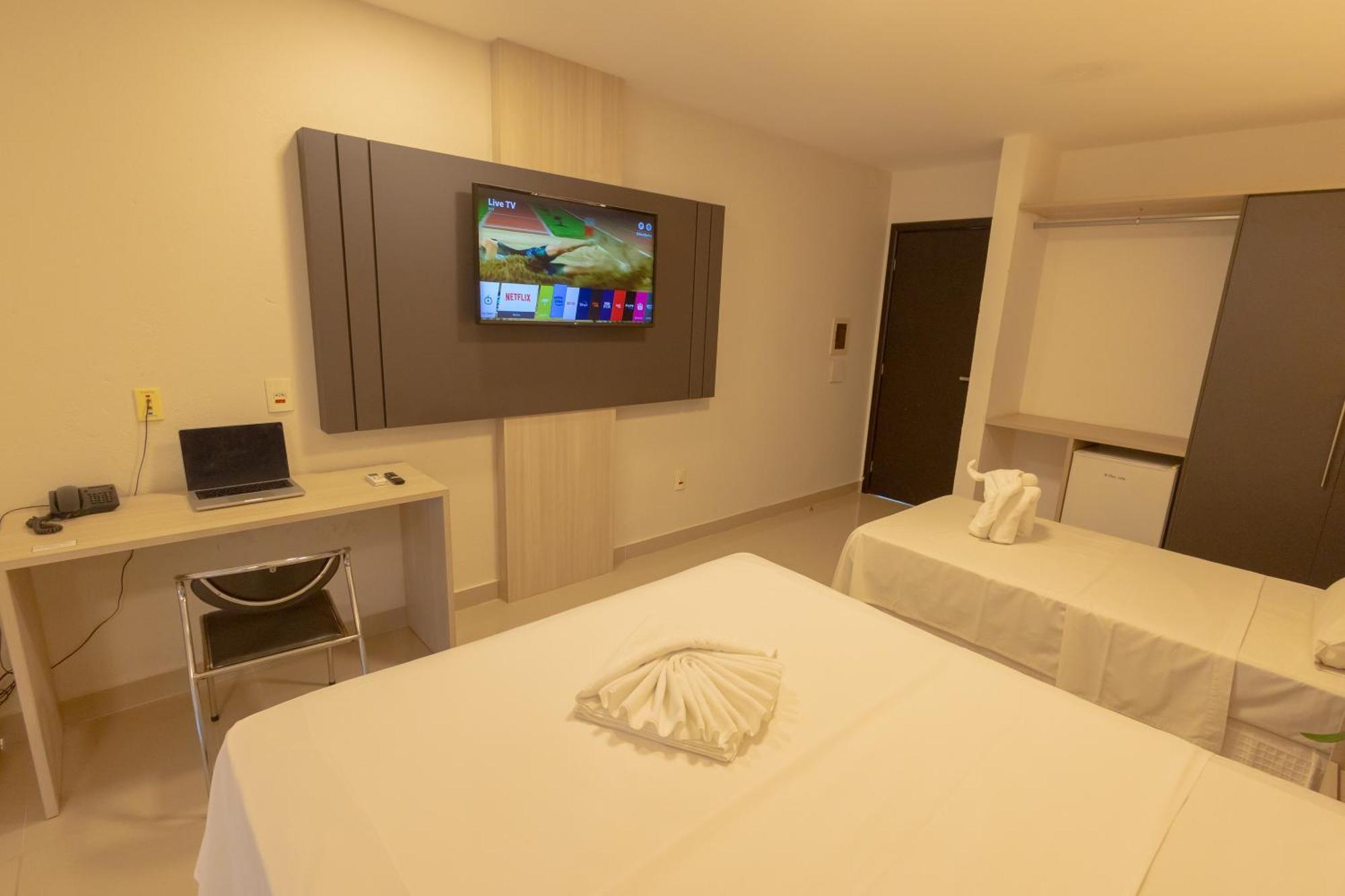 Hotel Bhs リニャレス エクステリア 写真